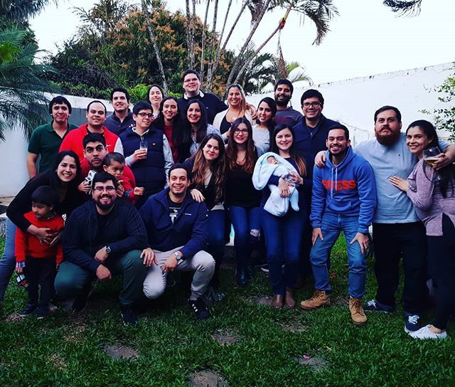 os_fretes's tweet photo. un año más!! #LaFamilia #promo2014 #medicinaUNA https://t.co/sd7YBYf6H5 https://t.co/kFhlxztz3M