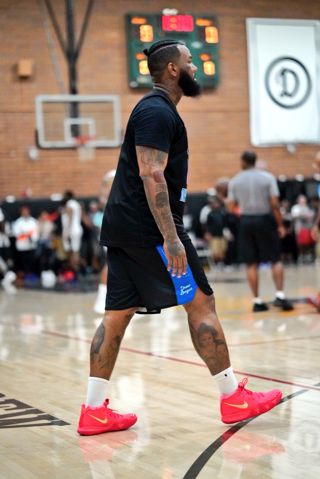 Jacques on Twitter: "Some “Red Carpet” Kyrie 4 love from @thegame during warm-ups @DrewLeague. #KicksAtTheDrew https://t.co/bFNPmRn8ge" / Twitter