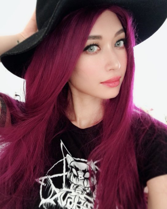 こんにちは 🖤😊🖤 If you haven&rsquo;t done so already, follow my new project 👉 @MarieVaunt ❣️Have a great week (*ﾟ▽ﾟ*)／<a href="/tag/throwback"class="tags"><span>#throwback</span></a>