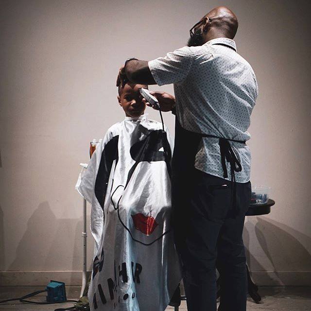 EverythingEricM's tweet photo. Somebody told me this was a dope pic! Today was a good day helped a few kids and met some cool peps @maniere_usa #freecuts #giveback #everythingericm #atlantabarber #barberlife #amamaniere #back2school #atl #himheratl (view on Instagram … https://t.co/EpNU5tk1BF https://t.co/ZK4Cx3gcxe