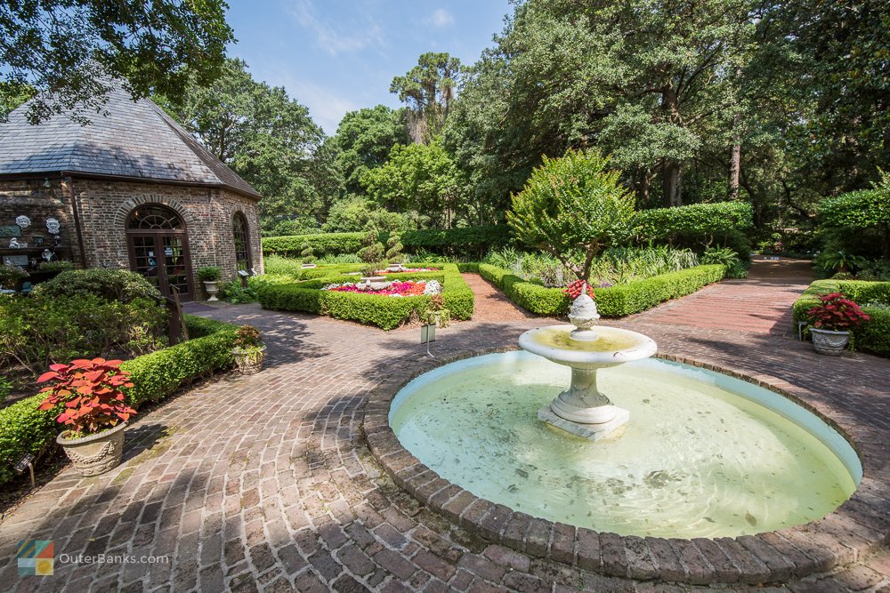 OuterBankscom's tweet image. The stunning Elizabethan Gardens  #obx #outerbanks ow.ly/R0LD30kGXev