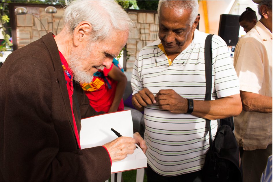 monte_avila's tweet photo. Así estuvo la presentación del libro "El verdadero venezolano" de #LuisBrittoGarcía, en el marco de la #Filcar2018 | #SomosLoQueLeemos | #EnFotos |https://t.co/6lJOXNPBjQ https://t.co/DQ4eUW0FFq
