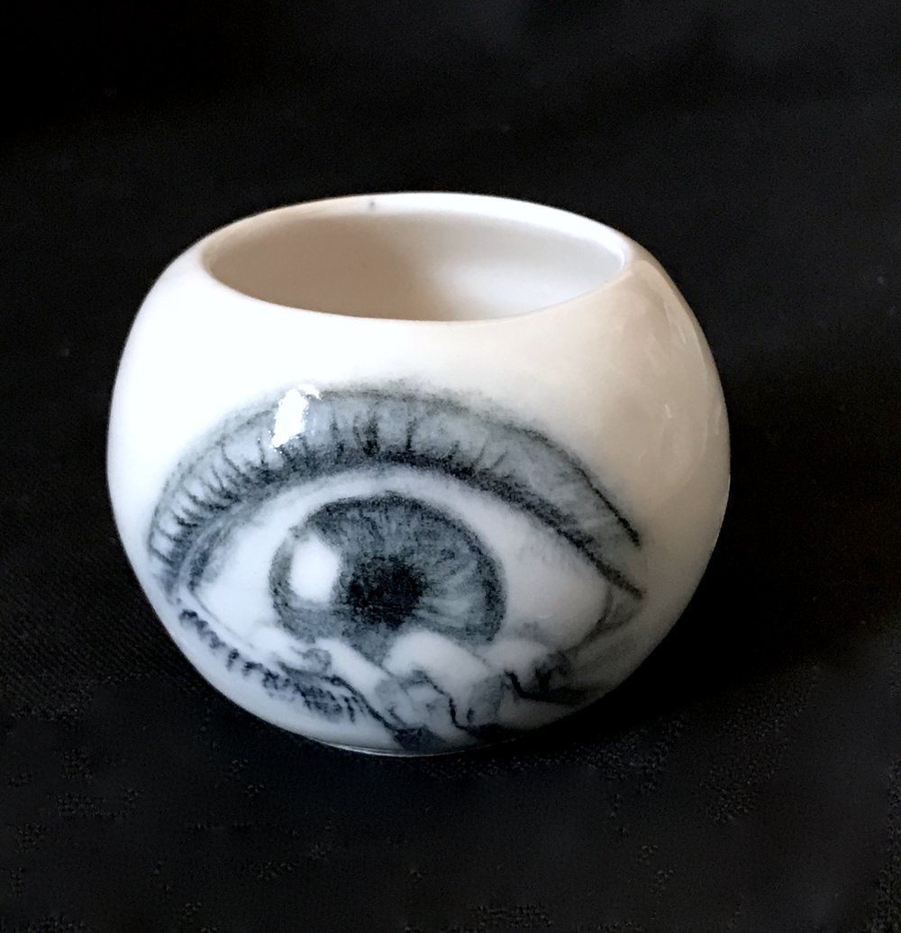 tjcervantesart's tweet photo. There's Something in my Eye Cup, Porcelain Cup with an Original Drawing https://t.co/fCXs0lYq3Z. #functionalare #porcelaincup #yunomicup #eyedrawing https://t.co/zNUlaEoNEM