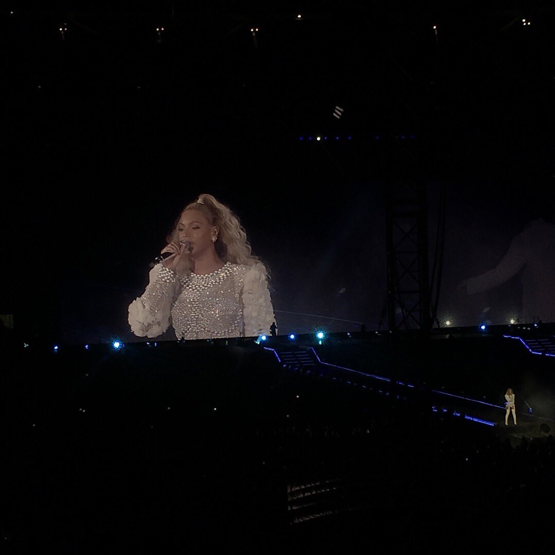 iamskylerreed's tweet image. Photos from #OTRII 🌻 So good!!! Love them! @beyonce Jay Z
.
.
.
#SkylerReed #IssaRaeSingle #LostMemories #IssaRae #ATLartist #RnB #Soul #Singer #Songwriter #Artist #Music #Performer #Vocalist #ATLsingers #ATLartists #Atlanta #Musician #ATL #beyonce #jayz