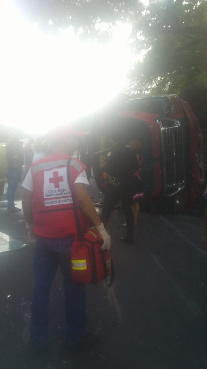 CruzRojaGT_'s tweet photo. #Escuintla

Accidente #transitogt en el km64.5 ruta al Pacífico, autobús extraurbano volcado, socorristas de #CruzRojaGT, #CVB y #CBMDEP se encuentran en el lugar laborando. https://t.co/VYnMxCkTgT