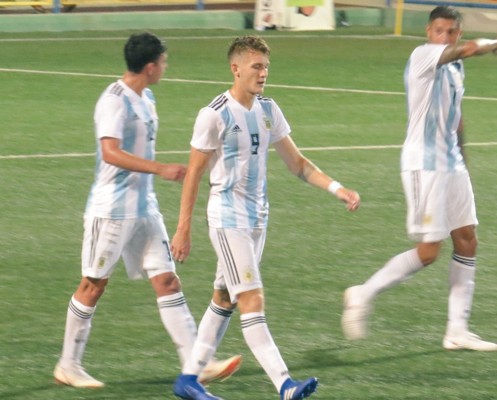 Argentina's tweet photo. #Sub20 Franceso Lo Celso y el 4to gol de @Argentina que cierra su debut 4-0 ante @SeleVinotinto. ¡Buen inicio albiceleste! 👏👏🇦🇷⚽😁

@Cotif https://t.co/NrMpxgeJZu