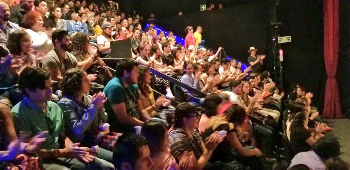 Al <a href="/ForoShakespeare/">Foro Shakespeare</a> le prometimos llenar sus butacas cada vez que tuviéramos oportunidad, antes de su cierre 

Hoy, gracias a socios, seguidores y amigos lo logramos una vez más 

ÚltimaFunción de #LoqueQuedadeNosotros #NiUnaButacaVacía 

¡Vuelvan siempre <a href="/sarapinet/">Sara Pinet</a> <a href="/nnraul/">Raul Villegas</a>!