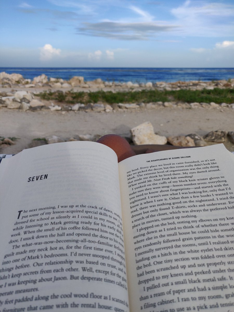Reading @GiaCribbs debut YA novel in paradise and loving it. #disappearanceofsloanesullivan #yalit #goodreads #GoodreadswithaView #summerreads #trsyucatan