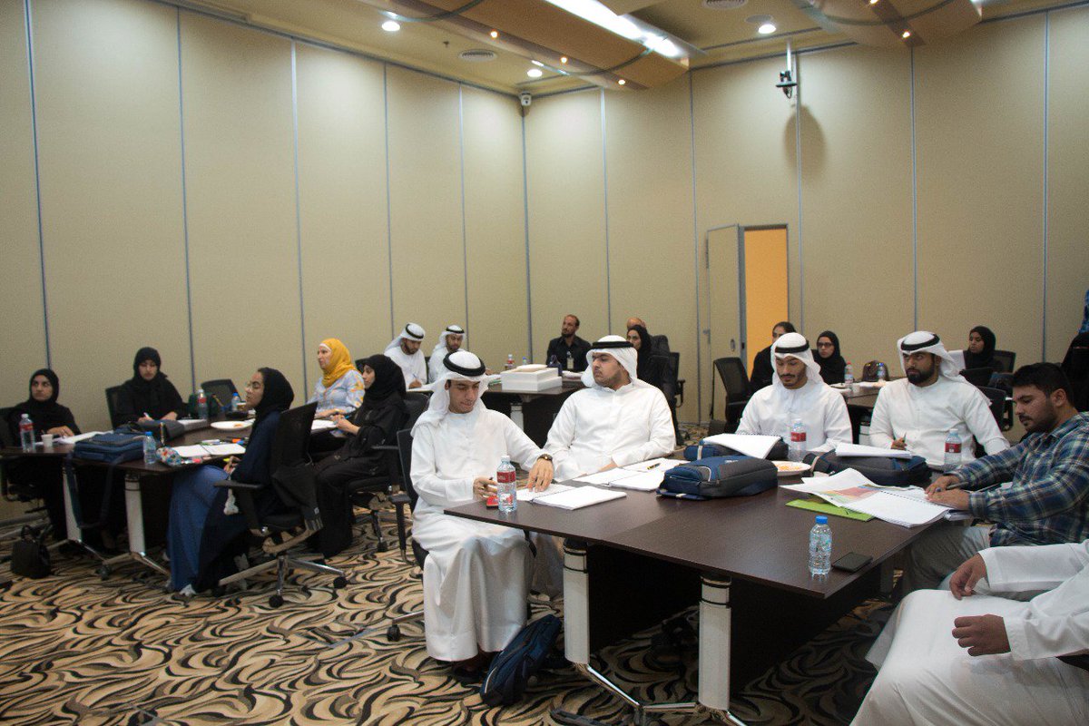 SOEUAE's tweet photo. جانب من الدورة التدريبية التي نظمتها جمعية المهندسين بالإمارات بعنوان (مهندس سعفات معتمد - فئة المحترفين) بالتعاون مع بلدية دبي.
#soeuae @DMunicipality https://t.co/7vlnOqvO7I