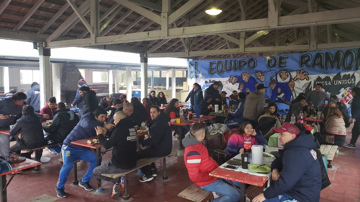 Aunque el clima no acompaña,  el equipo de @RamonMuerzaSEC estuvo presente en el #ClubRecreativoEzeiza.  
🔴🔴🔴🔴🔴🔴🔴🔴🔴🔴🔴🔴🔴
#SomosTodosComercio #UnidosPodemos 
#ListaGranateMorada