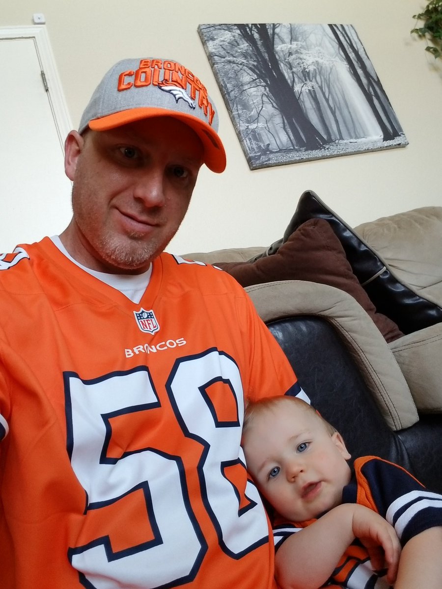 Nate_Glock's tweet photo. @Broncos @VonMiller Same. Kinda. #VAUGHNSTER #DRAFTDAY2018 #CHUBBCHUBBCHUBB https://t.co/oWk7IOKYgn