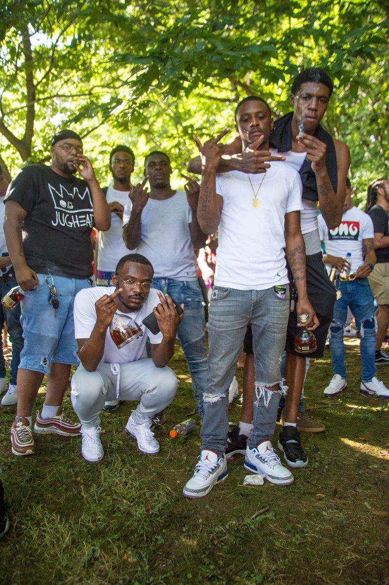 silentshooter_'s tweet photo. #CountyCookOut @Haz2Real look woe you got ya flick ππ https://t.co/Mr6pZBYCLA
