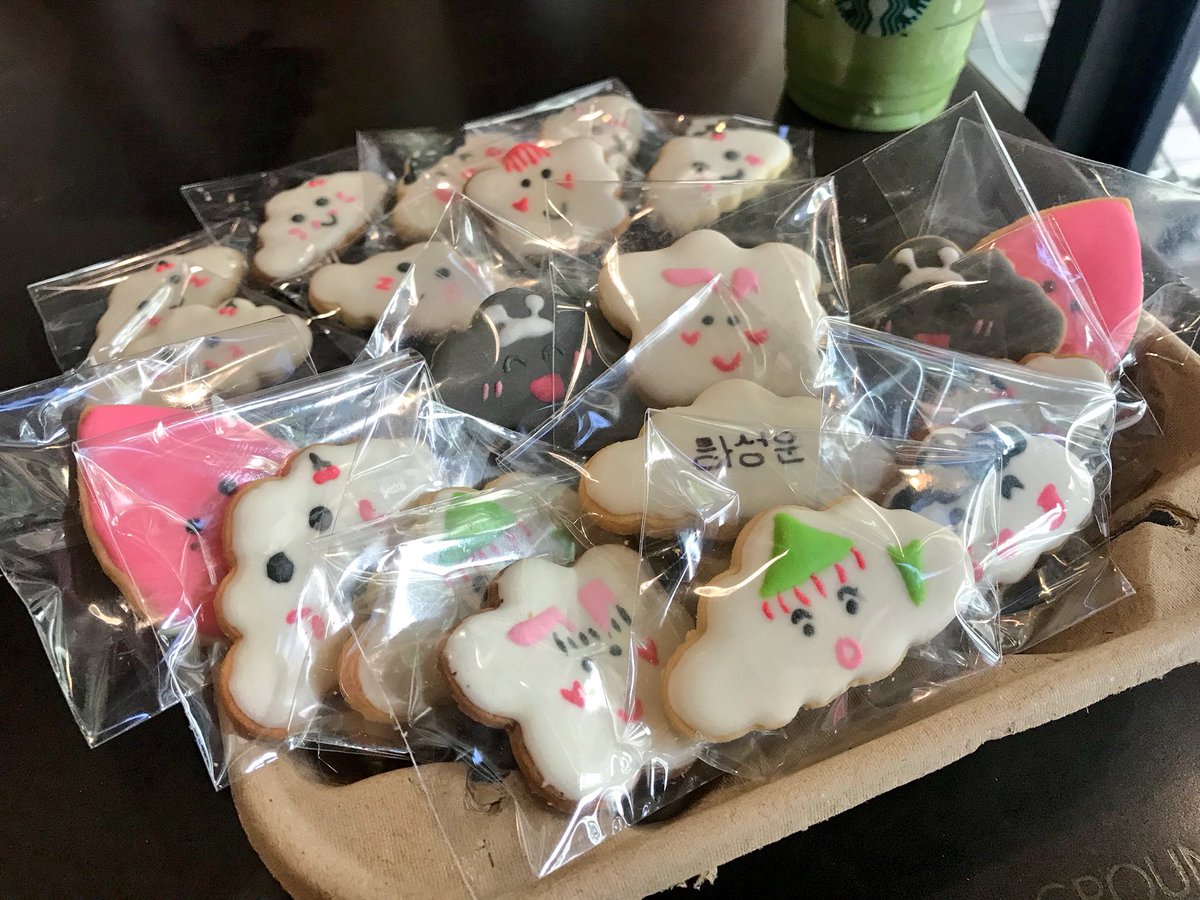 bbengee's tweet photo. ☁️Give Away for Guleumdan☁️
🍪🍒👼🏻🧦🧚🏻♂️🐰🍑
#CloudCookiesWithHa
D-day:Aug 4-5 in BKK
#WannaOne1stWorldTourinBKK
~ 200 EA : 1 EA / person
Rule:RT & Show this tweet
🔖Time/Location will be announced later on Twitter
#하성운 #sungwoon #ซองอุน #THGureumdanProject2018 https://t.co/fWCwti9olI
