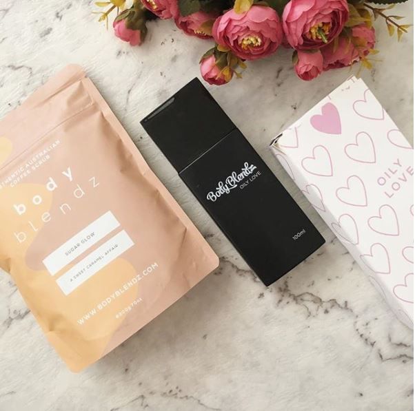 body_blendz's tweet photo. Nothing gets your skin smoother and glowy than our coffee body scrubs and Oily Love combo! Packed with natural ingredients that work wonders on your skin π #BodyBlendz #CoffeeScrubs #OilyLove https://t.co/r5DqfzNjz3