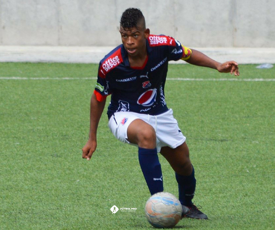 FutbolProNCS's tweet photo. El talento joven de FútbolPro, siempre presente en el crecimiento y desarrollo de los grandes equipos del país #jugadoresfútbolpro https://t.co/jpKiKnDJ6i
