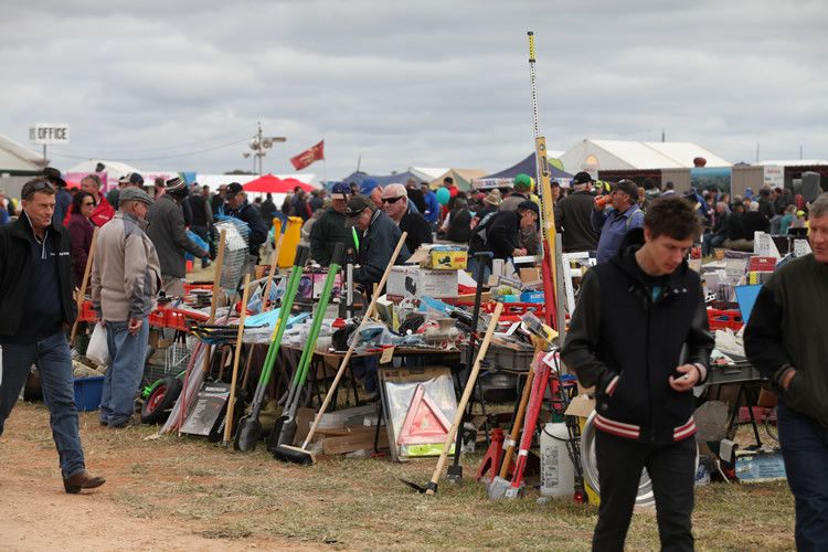 MalleeCMA's tweet photo. We will be down at the Mallee Machinery Field Day in #Speed this Wednesday 1st Aug and Thursday 2nd. Come along and check out our displays and see the reptile show from Black Snake Productions. #getuptospeed #MMFD2018 https://t.co/l2cAdEO9SJ