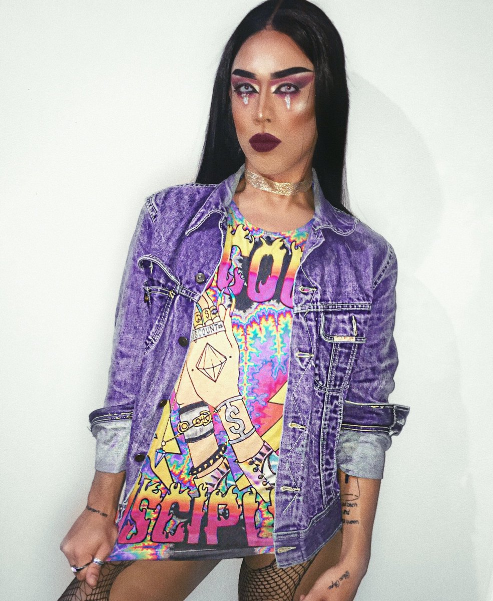 freakyuri_'s tweet photo. Don’t touch is art 🌈
#drag #dragqueen #dragqueens #dragqueendj #dragqueenmakeup #dragqueenmodel #dragqueenbrasil #dragqueensofinstagram #lgbt💛💙💙🏳️🌈🇨🇴💗 #lgbtpride #transformation #lacefront #smiler #mileycryus #bangerz #makeup #makeupartist #maybelline https://t.co/iKo8ss1wbz