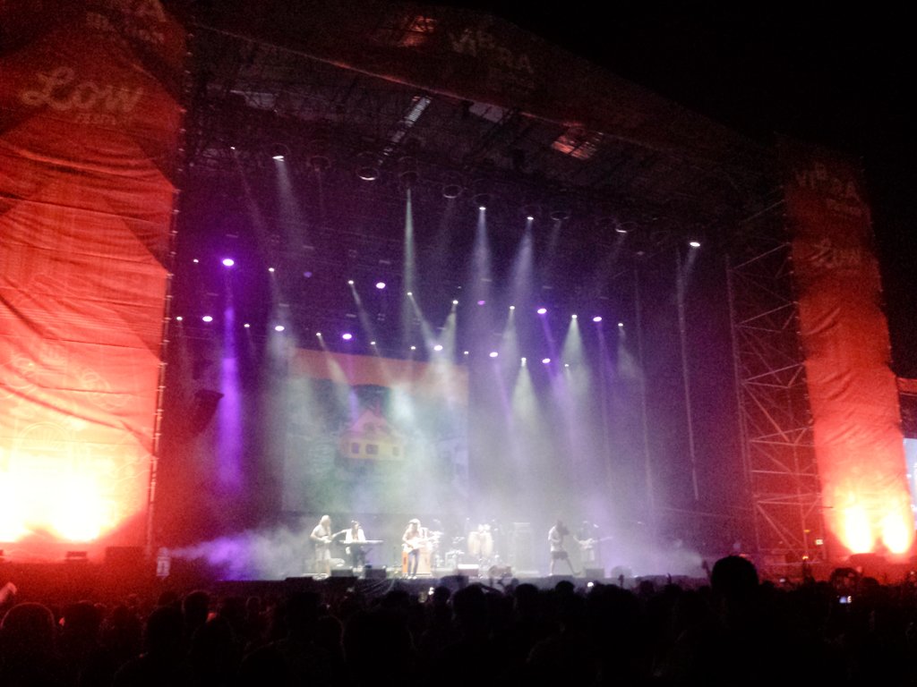 manussey's tweet photo. ¿Cansados? La fiesta en el @LowFestival sigue con @kakkmaddafakka ! #Low2018 #TheBigLow https://t.co/0WJXLfZtGu