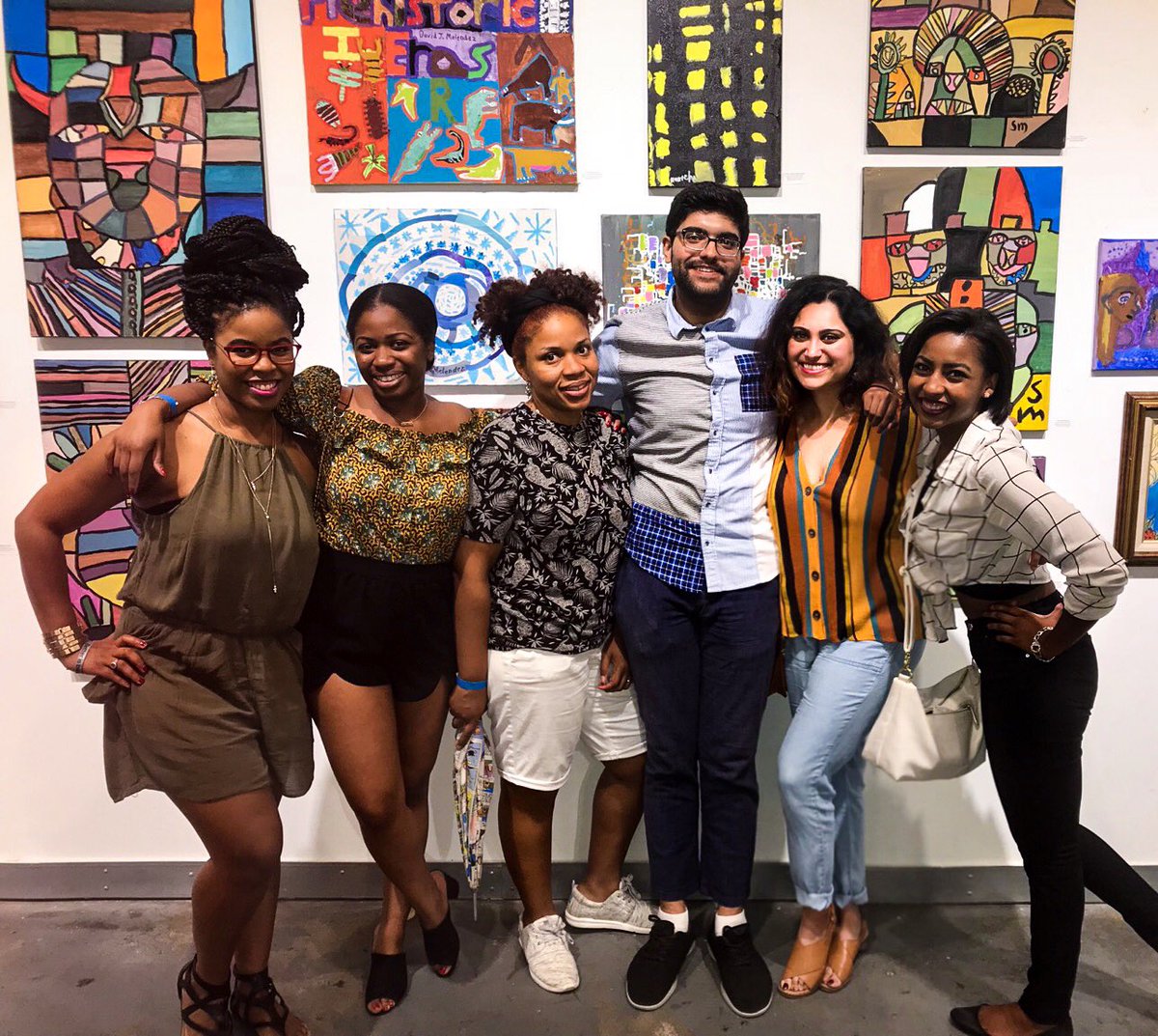 fizapirani's tweet photo. Graced with some pure #blackgirlmagic tonight from @IssaRae and @JanelleMonae (and the girlfriends, of course!) Shout out to all my fellow creatives out there 🌹 #ASipWithIssaRae https://t.co/drVWBqJ2xp