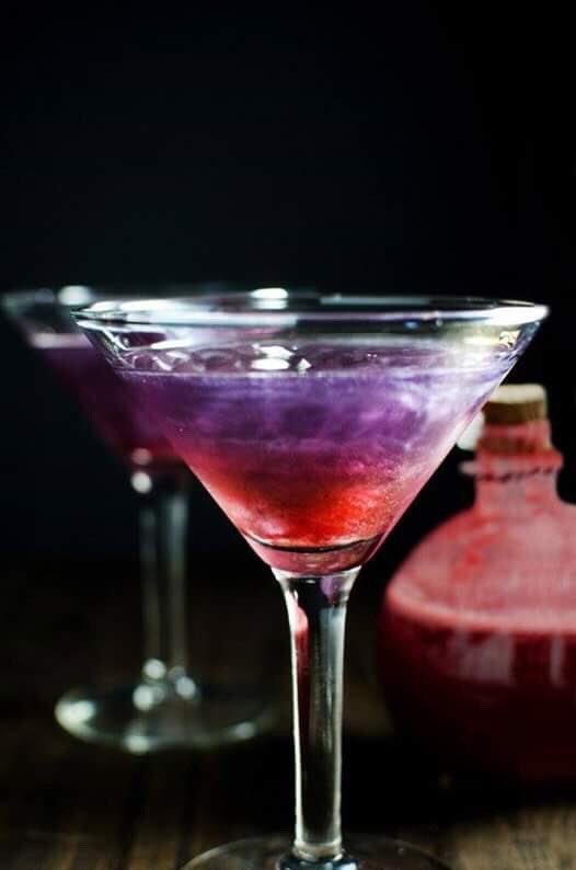GhouliaChilds's tweet photo. WITCH'S HEART Cocktail via The Flavor Bender. #GhastlyGastronomy #Shocktail https://t.co/tGJAhd6pcS