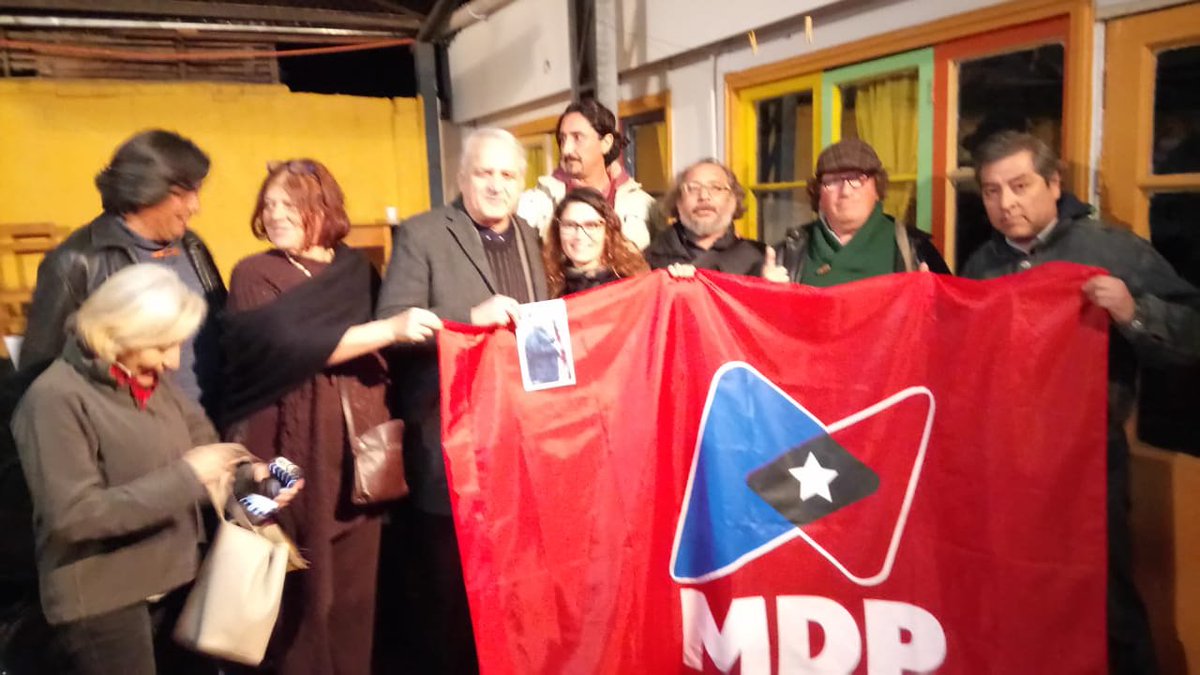 <a href="/allendexxi/">SocialismoAllendista</a> <a href="/Vinternacional/">Vinicius</a> <a href="/aquintanillach_/">Alberto Quintanilla</a> <a href="/IenMFA/">Izquierda en Marcha</a> <a href="/IzquierDiarioUy/">LaIzquierdaDiario Uy</a> <a href="/Desde_Izquierda/">#DesdeLaIzquierda</a> <a href="/MIURD/">Movimiento Izquierda Unida - MIU</a> @iunida @ahorapodemos En Santiago <a href="/MDPChile/">MDP</a> junto a <a href="/EmbajadaVenzuel/">EmbajadaVenezuelaCL</a> celebrando el cumpleaños del comandante Hugo Chávez....