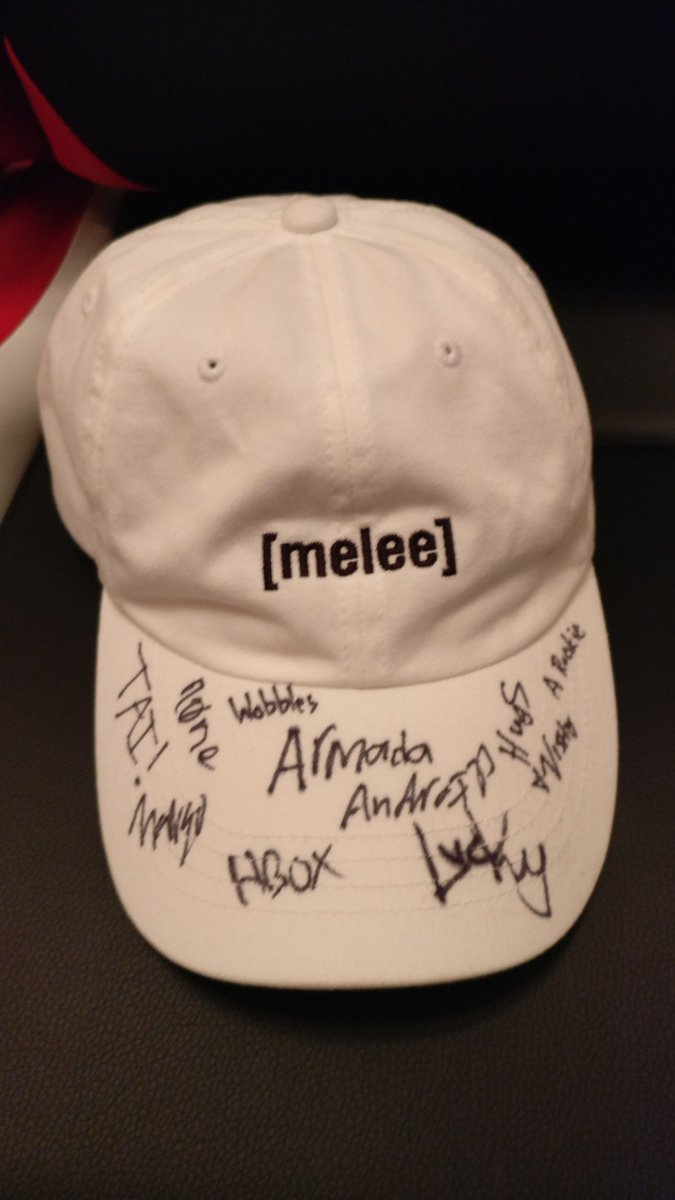 R0zu's tweet photo. Got a few things from #LTC6!
-A dope sticker from @Sworderailer
-A poster from Zombie Potato Designs (go check out her insta she makes amazing stuff.)
-And a melee hat I got a majority of the Pros to sign at LTC!
It was a great experience and I'd definitely go again <3 https://t.co/qAT07qn6WJ