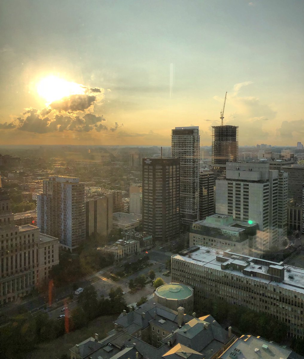 MoVernie's tweet photo. Enjoying the sunset view from the 43rd floor VIP Lounge @SheratonCentre. If ur hotel room is on certain specific Presidential Suite floors, u have access to complimentary breakfast, hors d’oeuvres, coffee, juice & this beautiful view.
Highly recommended.
#AD
#MoSheraton https://t.co/NaFgb32D9b