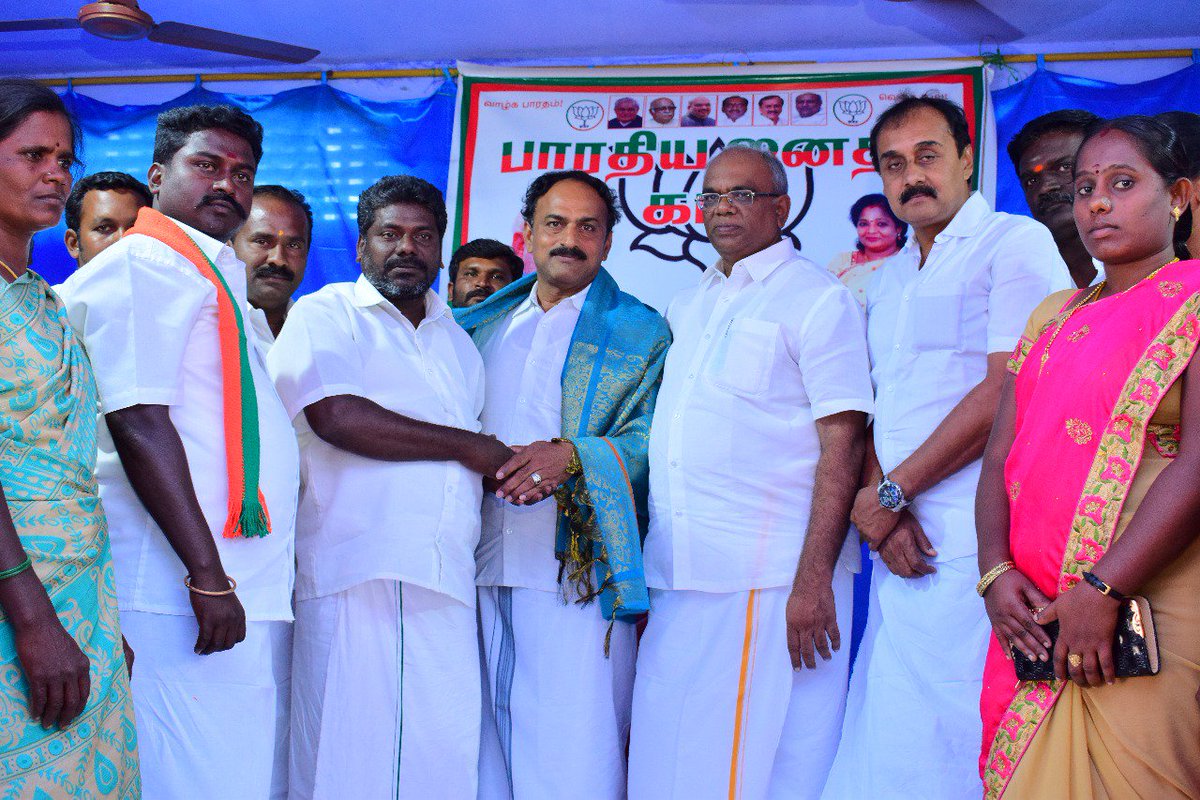 bjp_theni's tweet photo. தேவேந்திரகுல வேளாளர் சமூகத்தைச் சார்ந்த மகளிர் உட்பட 50க்கும் மேற்பட்ட மக்கள் தங்களை மாவட்ட தலைவர் உயர்திரு.V.வெங்கடேஸ்வரன் https://t.co/AllA8Tq3fB., DVP திரு. ஆசை சிவக்குமார் பாண்டியர் B.A.B.L  ஆகியோரின் முன்னிலையில் தங்களை பா ஜ கட்சியில் உறுப்பினராக இணைத்து கொண்டனர் https://t.co/ztuH3jKeqz