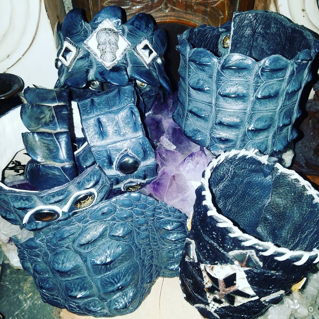 conte_dennis's tweet photo. #oneofakind #custom #handmade #crocodile #cuffs #handcut✂ #leatheraccents #genuine #croc #signedanddated #madeinri #shop https://t.co/zqwhW7t4Mm https://t.co/WpmyswmeJZ
