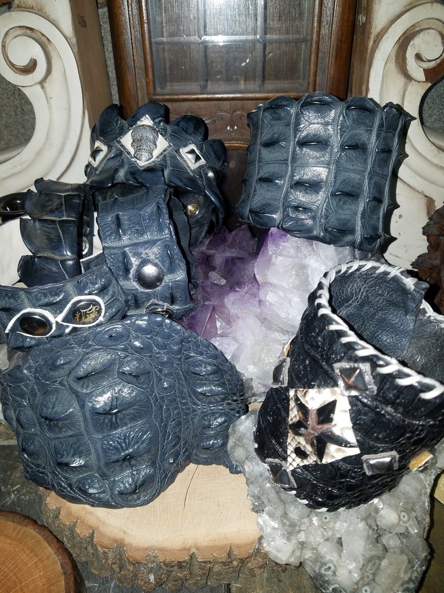 conte_dennis's tweet photo. #oneofakind #custom #handmade #crocodile #cuffs #handcut✂ #leatheraccents #genuine #croc #signedanddated #madeinri #shop https://t.co/zqwhW7t4Mm https://t.co/WpmyswmeJZ