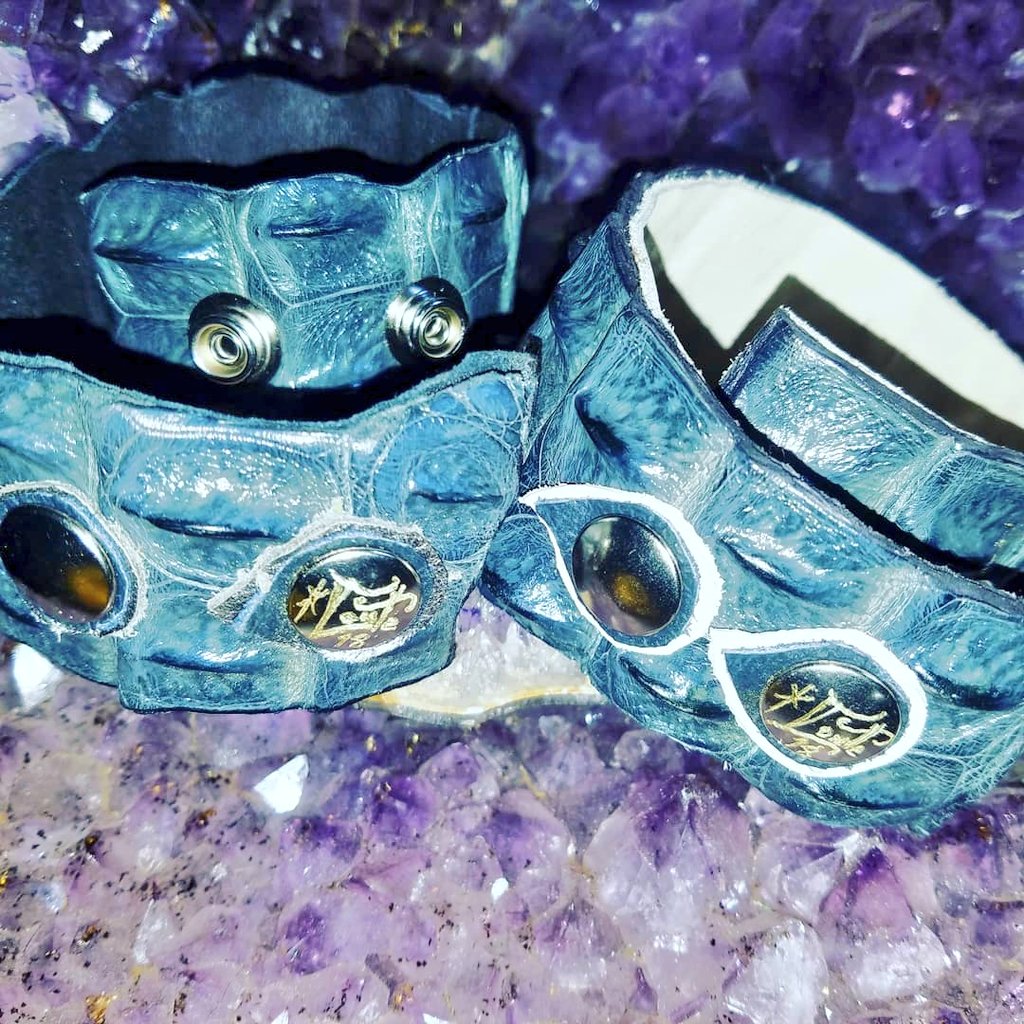 conte_dennis's tweet photo. #oneofakind #custom #handmade #crocodile #cuffs #handcut✂ #leatheraccents #genuine #croc #signedanddated #madeinri #shop https://t.co/zqwhW7t4Mm https://t.co/WpmyswmeJZ