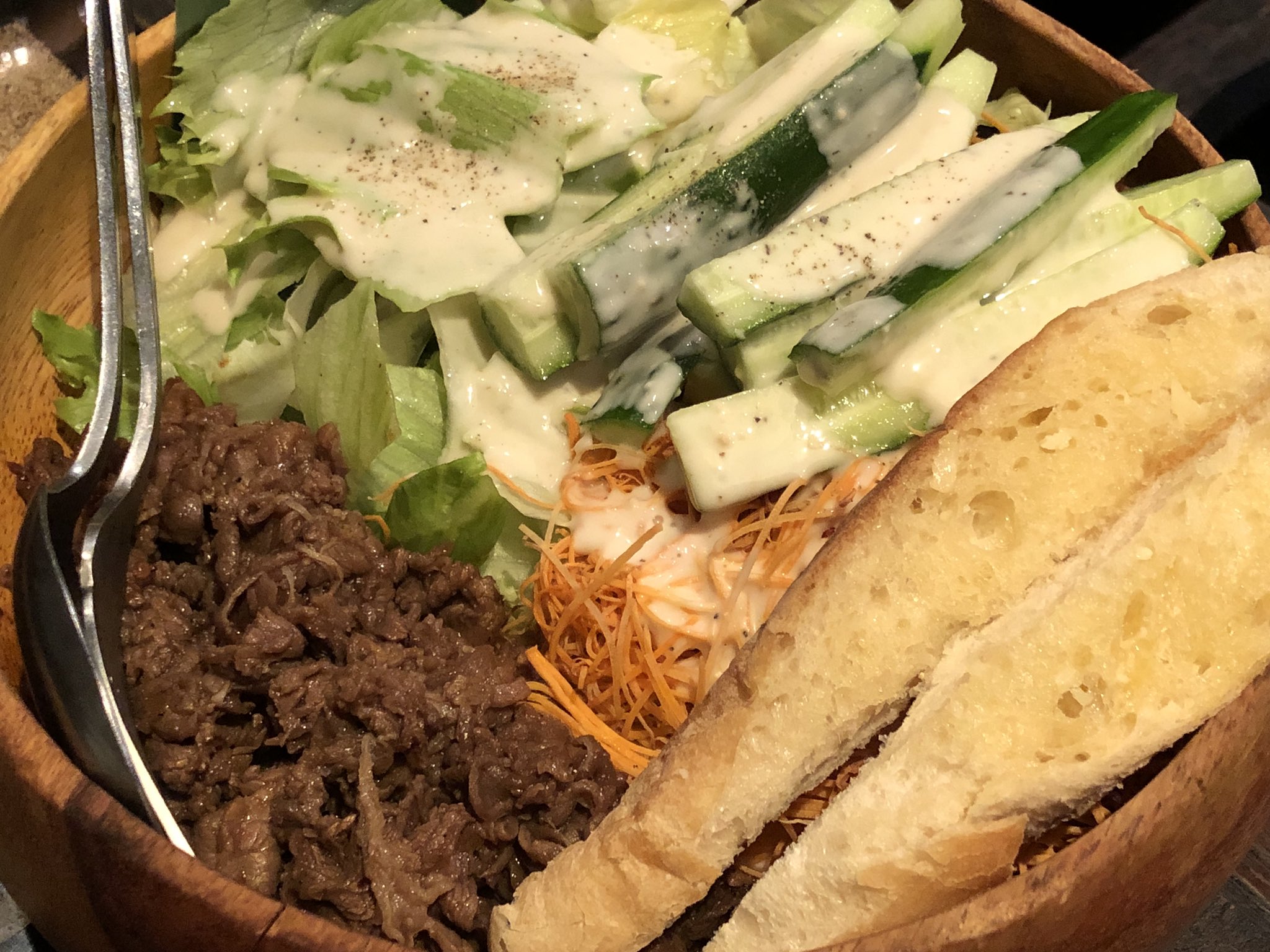 山路力也 昨夜分 久々のサンアロハ 日本大通りへ 鎌倉 珊瑚礁 の暖簾分け的なお店 カレーが人気でほぼカレー屋的メニュー構成ながら マヒマヒとかポキとかハワイアン的料理もあり 雰囲気なども含めて軽くハワイ感を楽しみたい時にピッタリ