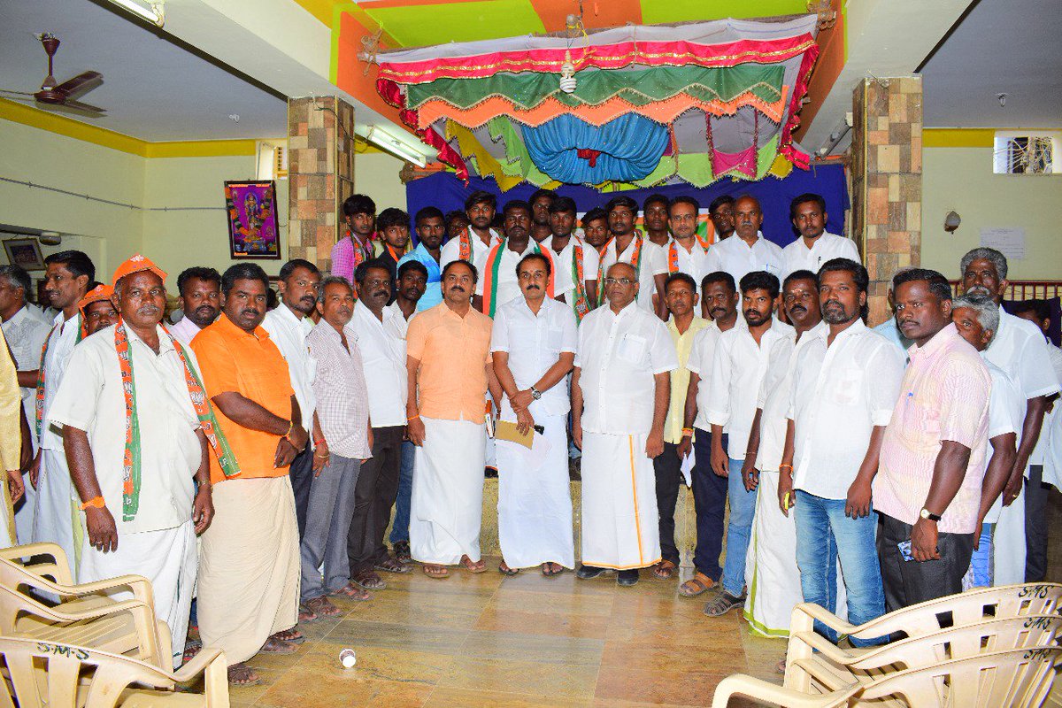 bjp_theni's tweet photo. வணக்கம் ,

25.07.2018 அன்று மாலை தேனி மாவட்டம் பெரியகுளம் சட்டமன்றத் தொகுதியில் நிர்வாகிகள் கலந்தாய்வு ஆலோசனைக் கூட்டம் நடைபெற்றது https://t.co/EUHCoPvwJu