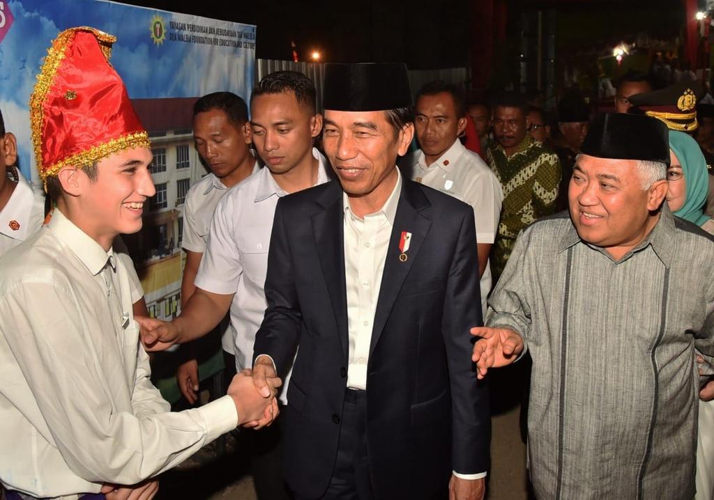 Kampus Pesantren Modern Internasional Dea Malela di Sumbawa Besar, NTB yang fasilitasnya baru saya resmikan, akan menjadi pusat pendidikan Islam unggul di Tanah Air dan dunia.

Di antara 272 santrinya, ada yang dari luar negeri seperti Thailand, Kamboja, Timor Leste dan Rusia.