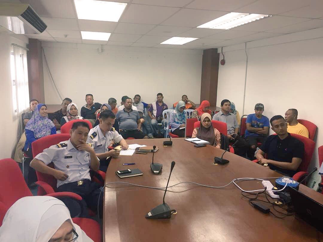 dofmalaysia's tweet photo. Taklimat Refugia Udang Kara bersama nelayan Pahang Selatan-Johor Timur dan jabatan/agensi berkaitan #myDOF #moa https://t.co/s2GlnSVbNC
