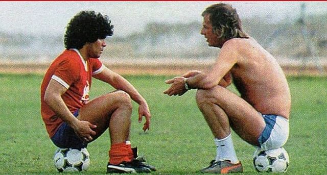 futbolxlasvenas's tweet photo. Menotti en el último #CongresodeFutbol:
Un niño le preguntó ¿qué tenía que hacer para llegar?
-El Flaco le respondió: "primero jugá para ser feliz que así es más fácil llegar" https://t.co/yN9FIpmX1Z
