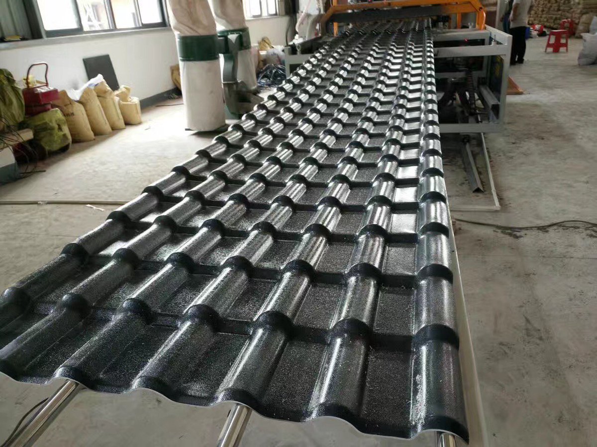CarywellYe's tweet photo. Synthetic resin roof tile is an excellent environmental friendly new multi-functional building materials.The product is made by the most advanced three-layer co-extrusion technology, the surface material using high weather resistance of ASA engineering plastics. https://t.co/AA0bmw8aSl