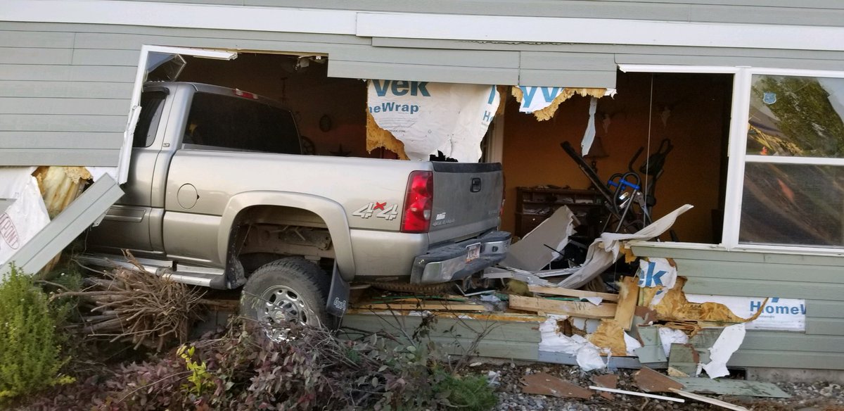 SgtPatrick127's tweet photo. Reported from night shift. Investigating vehicle vs house crash in River Rock Subdivision.
#housewreck
#drivesmart https://t.co/m3hQucWuck
