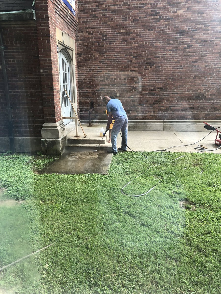 My dad and my niece helping to get the grounds together #myfamilyisthebest <a href="/ShawneeAcademy/">The Academy @ Shawnee</a> <a href="/JCPSAsstSuptHS/">Dr. Joseph Ellison, III</a>