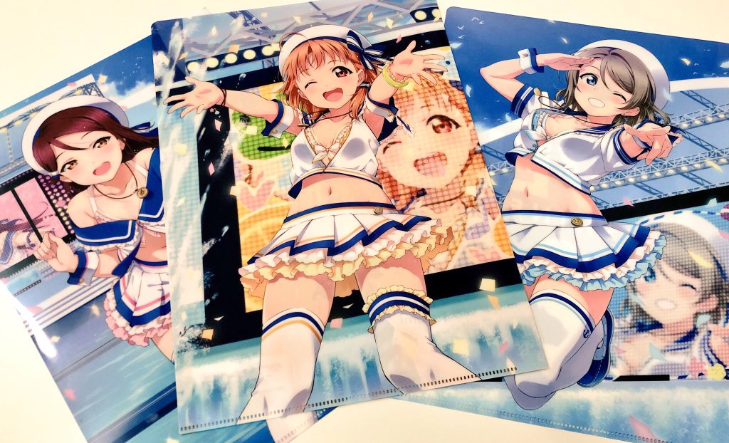 ラブライブ シリーズ公式 本日発売 伊能津先生のイラストを使用したクリアファイル3枚 本誌16pをセットにした 電撃クリアファイルマガジン ラブライブ サンシャイン 2年生ver が 本日発売です 元気いっぱいの2年生クリアファイル 夏休みの