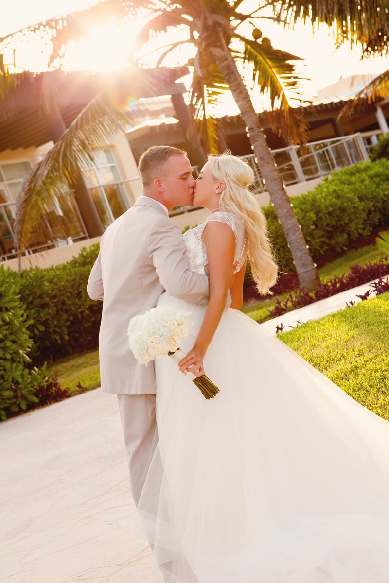 polson_nicole's tweet photo. 16 year old me was so right about you!!! happy four year wedding anniversary to the love of my life, my best friend, my soul mate!! here’s to many, many more babe!! 🥂 https://t.co/fom5k9G1lp
