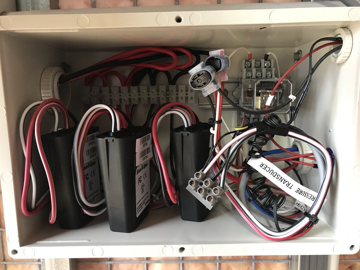 MacRoss00256's tweet photo. Nice neat IC Connect installation! Pump start, flow sensing and pressure sensing all covered! Real Time, real simple, real powerful. @RainBirdGolf #icconnect Rain Bird IC - The Only One of its Kind. https://t.co/vNeTJTRSkJ
