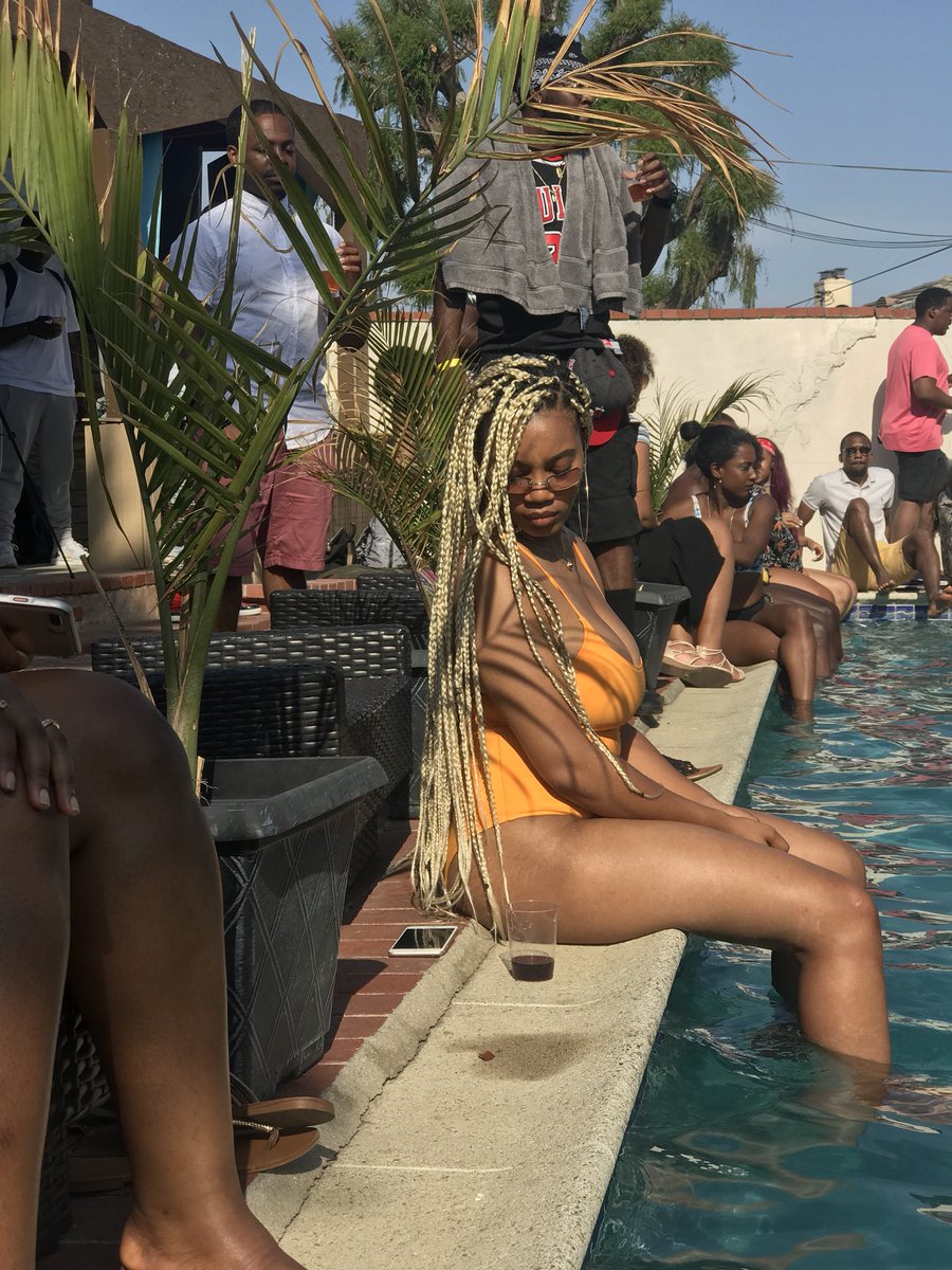 GodeyeGadaay's tweet photo. #PoolPartyInLA https://t.co/jKanXz9g3f