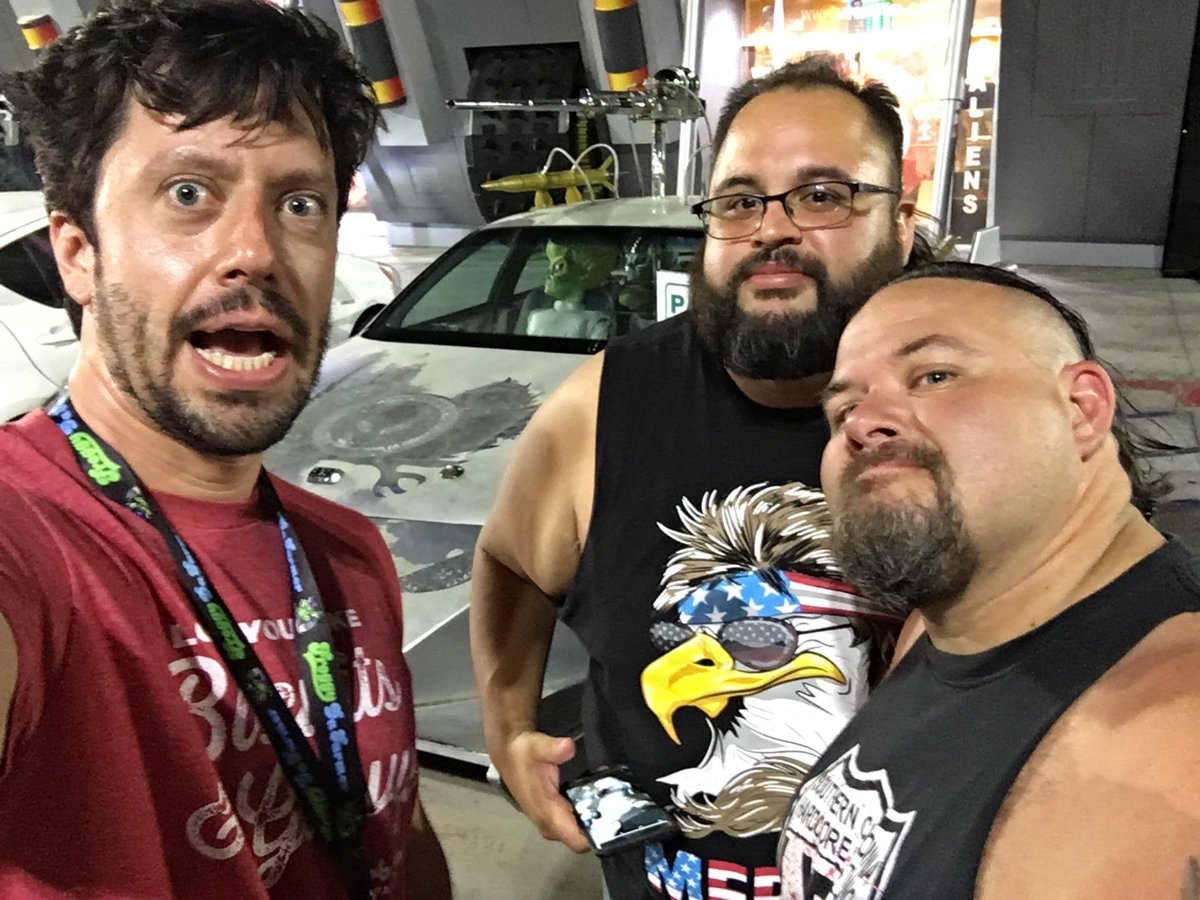 GUberstud's tweet photo. Hangin’ with the fellas after the @BVWrestlingLV show and stumbled upon some out of this world stuff! Oh, and also we ate cheeseburgers. #LasVegas #prowrestling #alienjerky #desert #heat #nevada #california #steaknshake https://t.co/NhCl7X5iTX