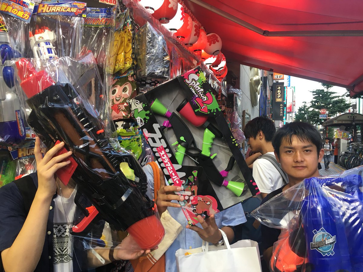 テストお疲れ様です！
もうすぐなつがですね〜楽しみだ〜
今日はなつがに向けて暇な3年生で買い出しに行って来ましたよ😏