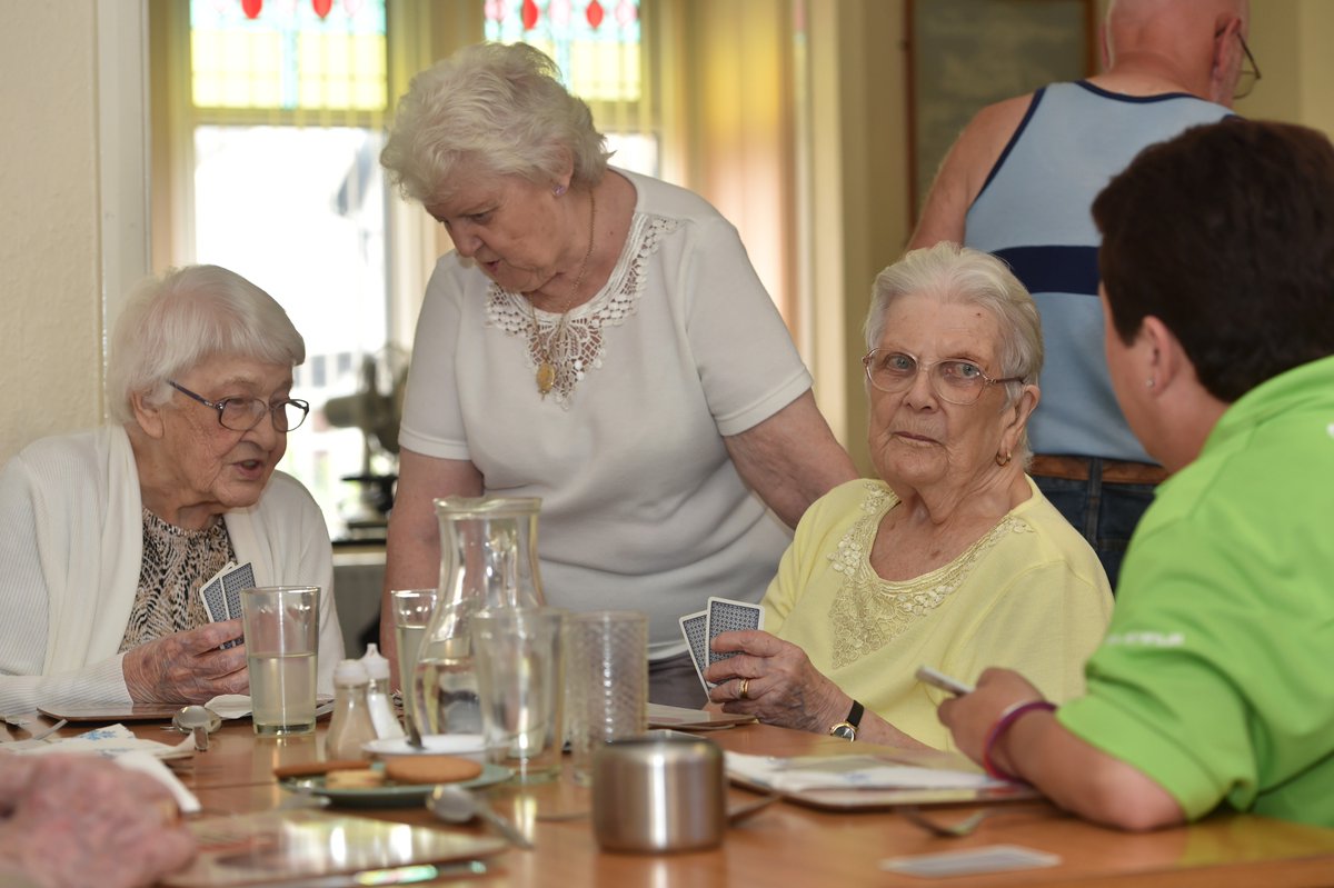 AgeConcernLuton's tweet photo. Making new friends isn't so difficult if you have the opportunity to meet new people - simple things like #lunchclubs &amp; #homevisiting schemes have huge impact.  #InternationalFriendshipDay  #LonelinessIsCurable https://t.co/Akw6VuUucg