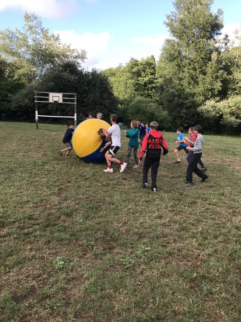 1ststandlake's tweet photo. Seems like everyone is enjoying the camp even when it rains! #SummerCamp2018 @bestintheverse @OxonScouts https://t.co/HSyr3VSqBS