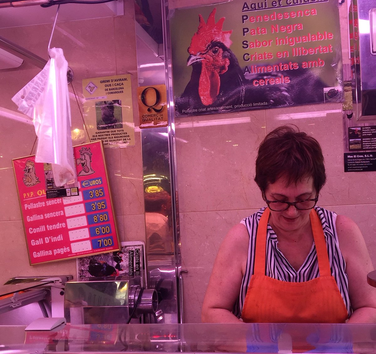la_boqueria's tweet photo. #AviramVallLlovera #FruitesVerduresVidalPons #LaManaba i @PeixCat  són altres de les parades que des de meitats de juny han obtingut la certificació Q Comerç de Qualitat #QCQ #BuscaLaQ @MercatsBCN @eixosbcn https://t.co/fTxM7XStnQ