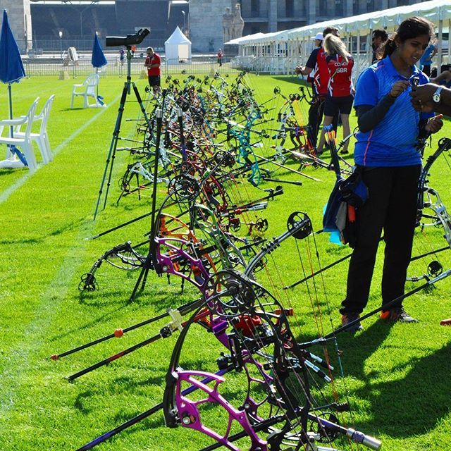 ArcherSharvin's tweet photo. A line full of bows on a sunny day. Now thats the Monday I want! 😍 #TheArcheryShop #ZeArcheryShop #TASH #teamTASH #archery #archery🎯 #archerylife #archeryaddict #archerysquad #archerySquadEurope #archeryclub #archerylove #archeryRange #tiralarc #tiroconarco #worldArchery #xs… https://t.co/TevsEqCsfO