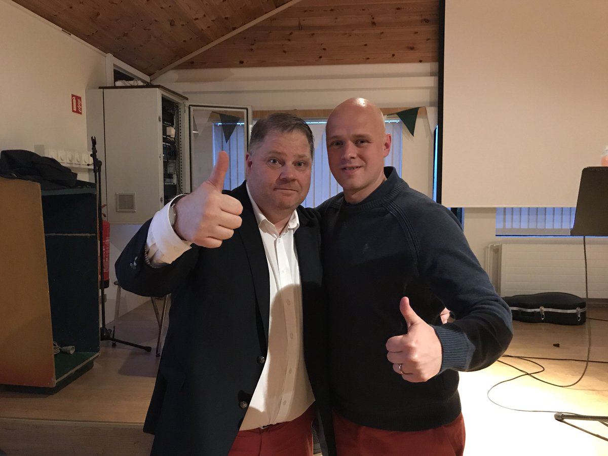 Coachgusti's tweet photo. @FridrikIngi fimmtugur takk fyrir að vera sú fyrirmynd sem þú hefur verið fyrir okkur yngri þjálfara https://t.co/9vZnbfyF59